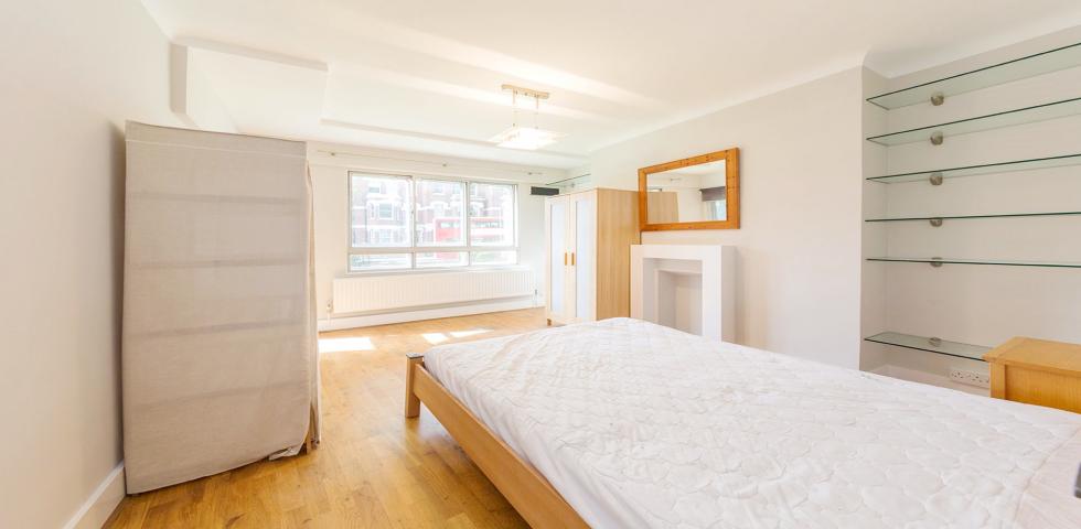 			UNDER OFFER , 2 Bedroom, 1 bath, 1 reception Flat			 West End Lane, WEST HAMPSTEAD